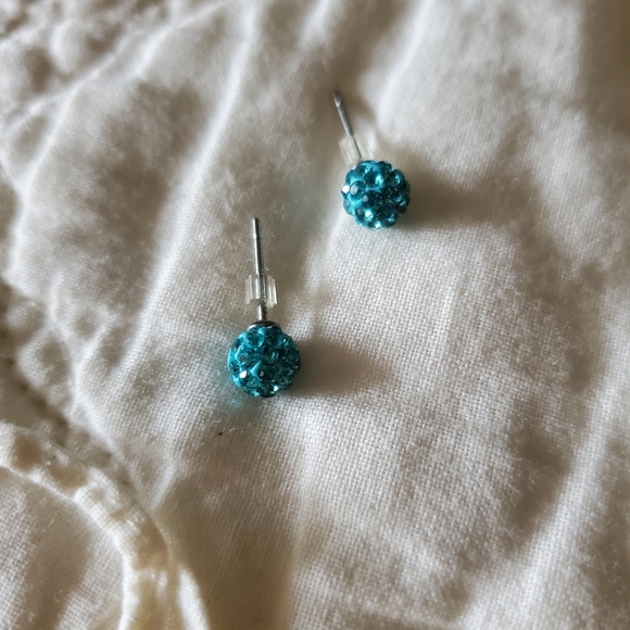FREE W/PURCHASE Turquoise cluster Drury studs - Picture 3 of 3